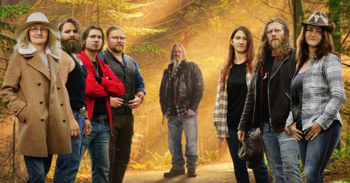 The cast of 'Alaskan Bush People' stand beside each other on a promotional photo