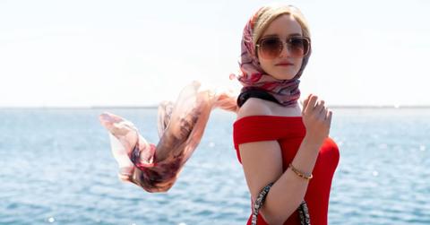 julia garner in inventing anna