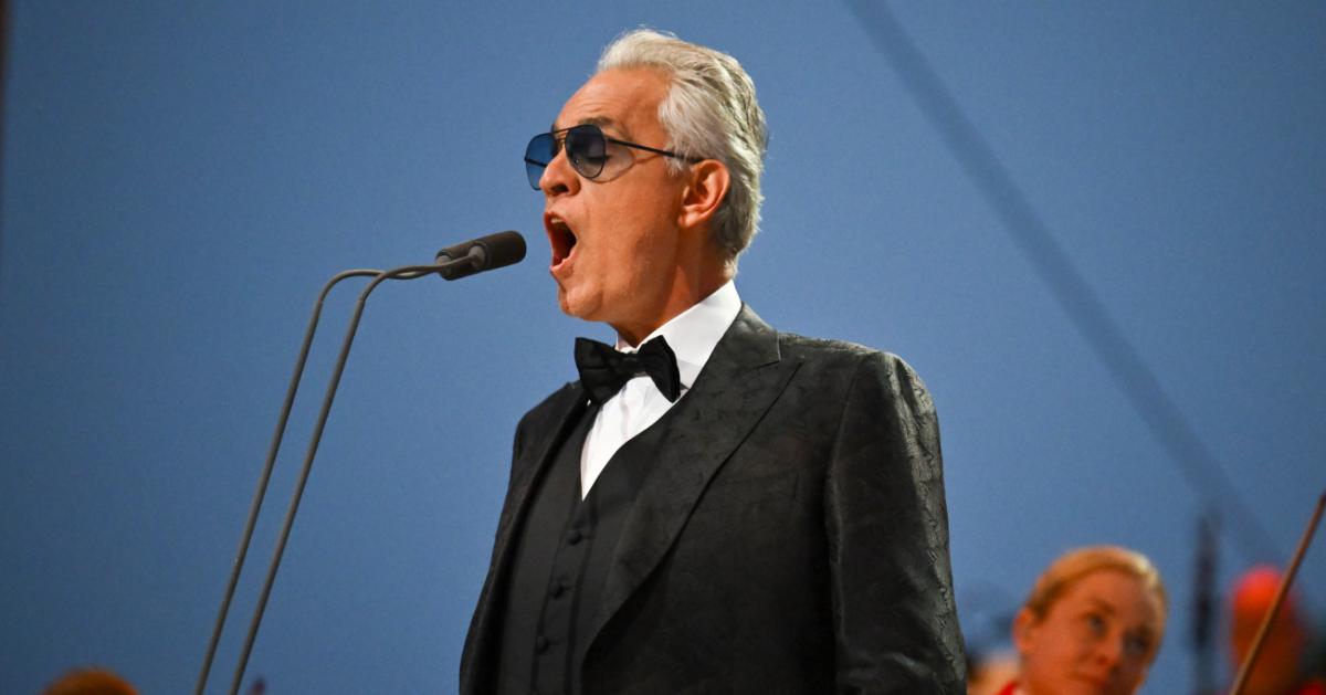 Image of Andrea Bocelli, his wife Enrica Cenzatti and their son Amos