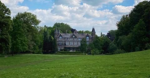 is chateau de la motte husson open to the public