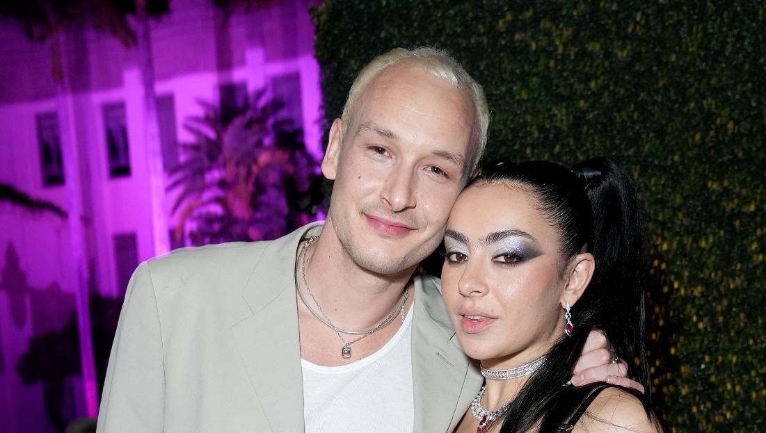 George Daniel and Charli XCX attend the 2023 Vanity Fair Oscar Party Hosted By Radhika Jones at Wallis Annenberg Center for the Performing Arts on March 12, 2023