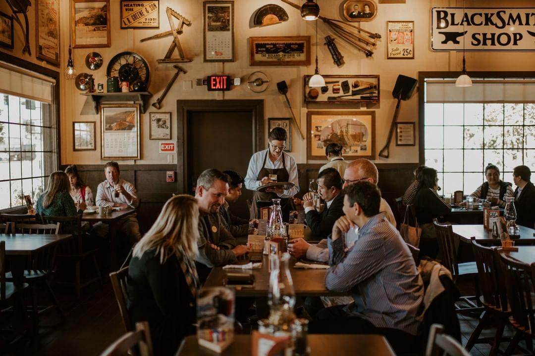 cracker barrel restaurant