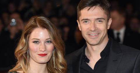 topher grace and his wife ashley hinshaw