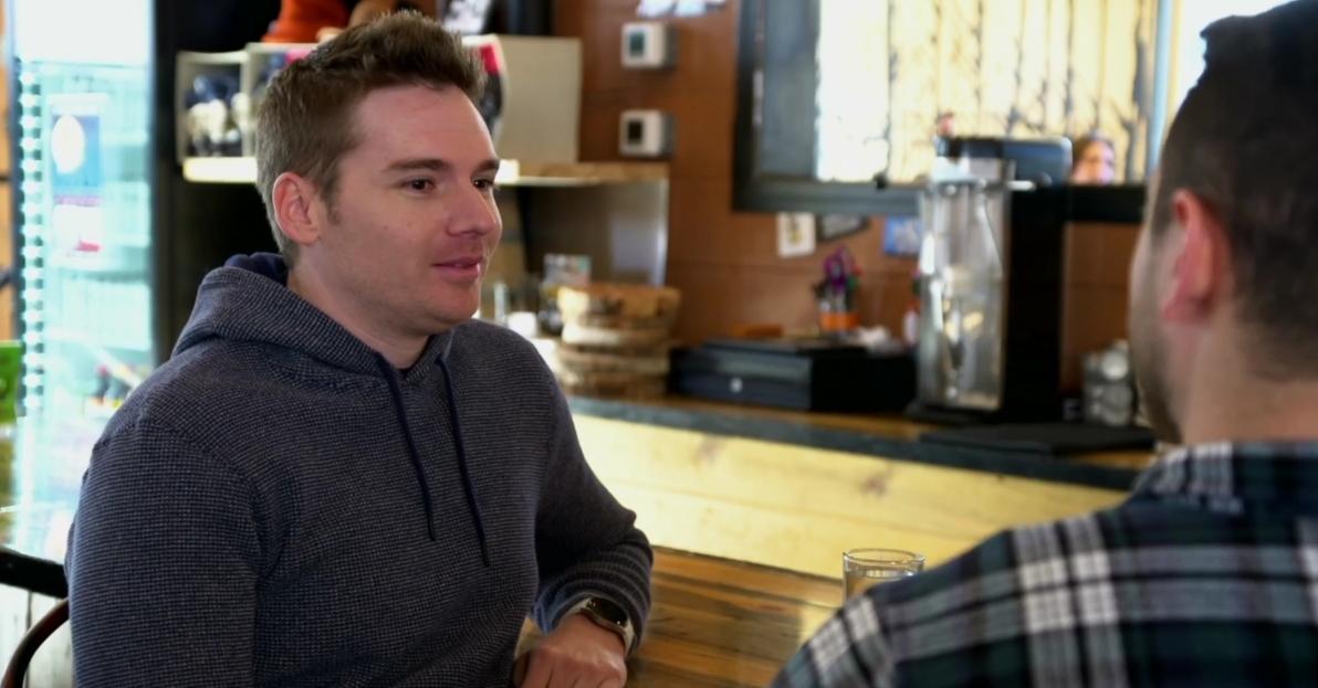 Cam meets with Brennan in a bar on MAFS