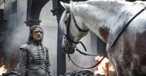 arya-stark-white-horse-1557764599012.jpg