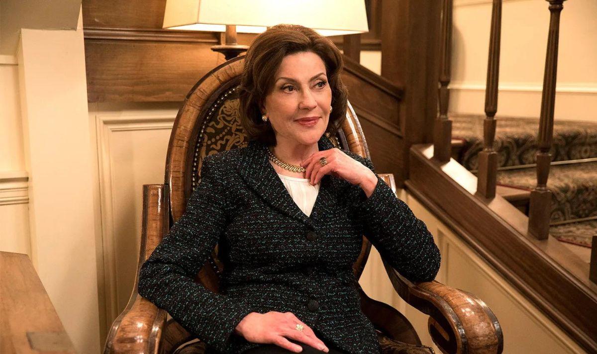 Emily Gilmore sits in her home on 'Gilmore Girls'