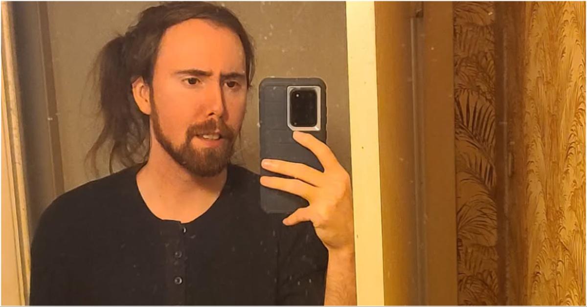 Asmongold taking a selfie in a bathroom