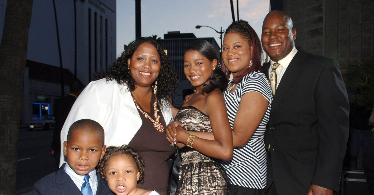 Keke Palmer with her siblings and parents at an event.