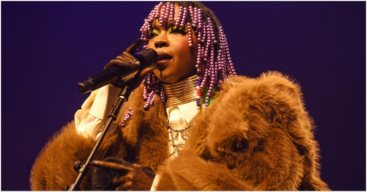 Lauryn Hill singing on stage
