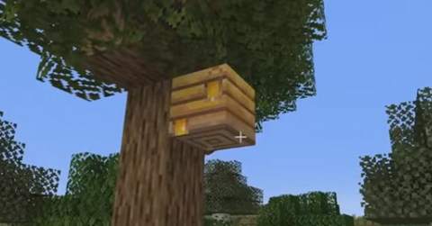 Here's How to Get Your Hands on Honeycomb in 'Minecraft'