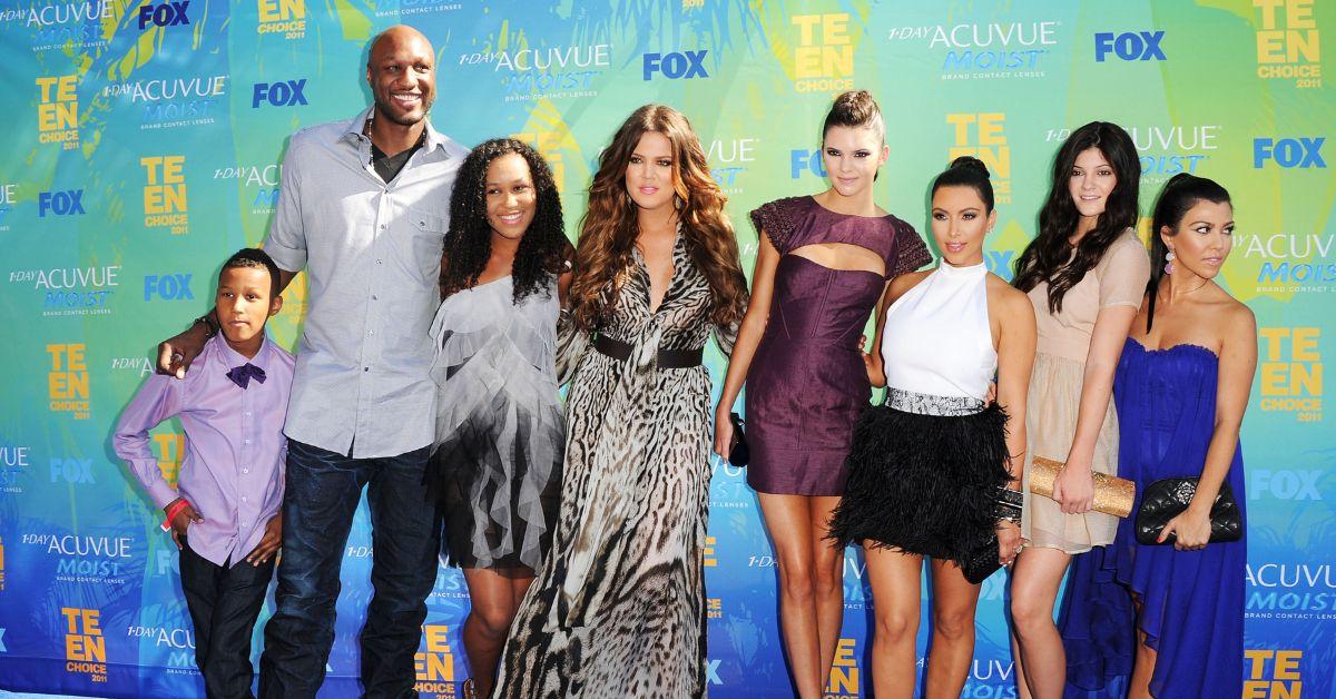 (l-r): Lamar Odom Jr, Lamar Odom, Destiny Odom, Khloe Kardashian, Kendall Jenner, Kim Kardashian, Kylie Jenner, and Kourtney Kardashian at the Teen Choice Awards.