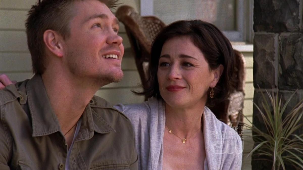 Lucas and Karen sit on their porch on 'One Tree Hill'