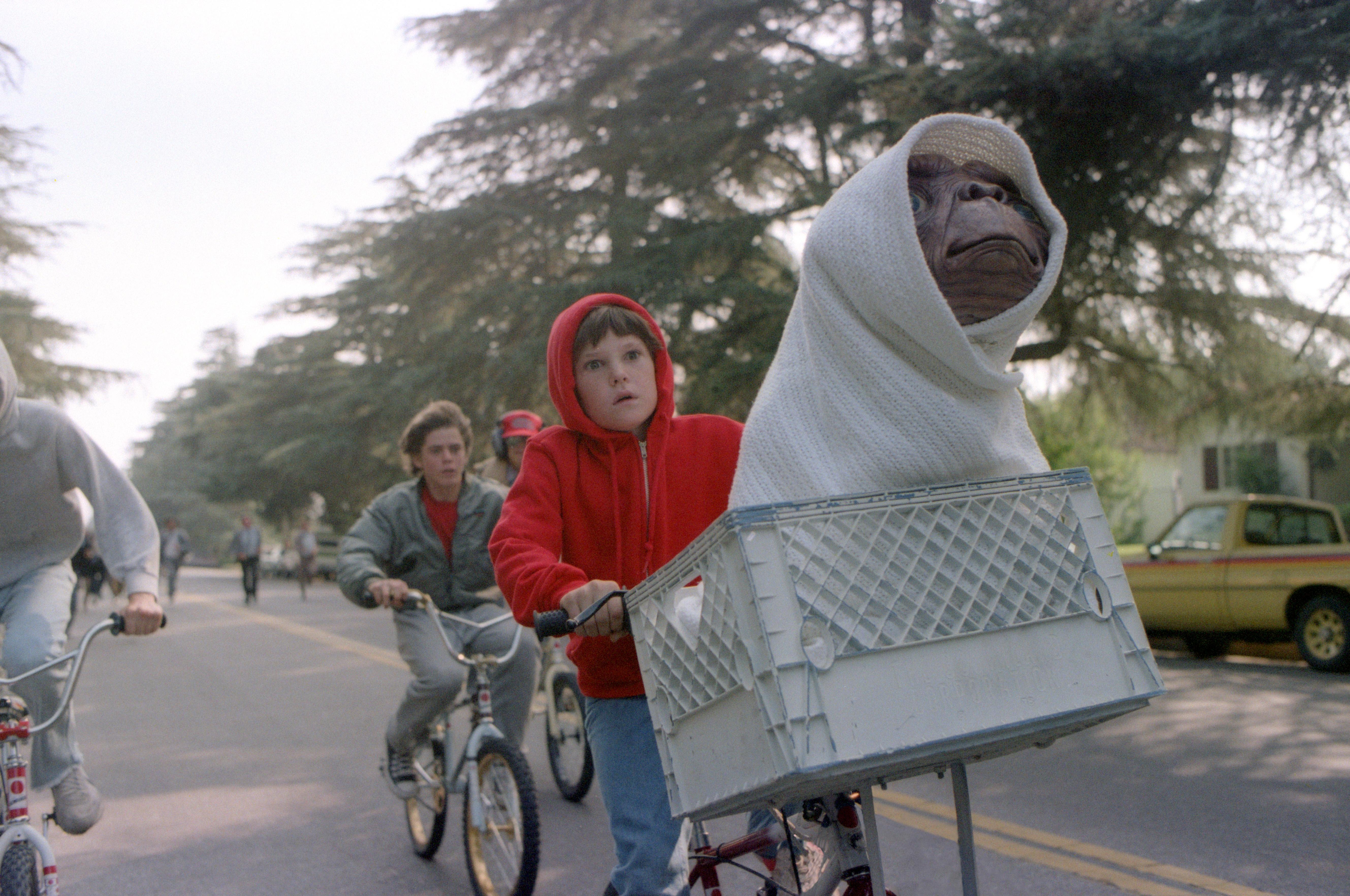 What Happened To Elliott From Et Wheres He Been Over The Years