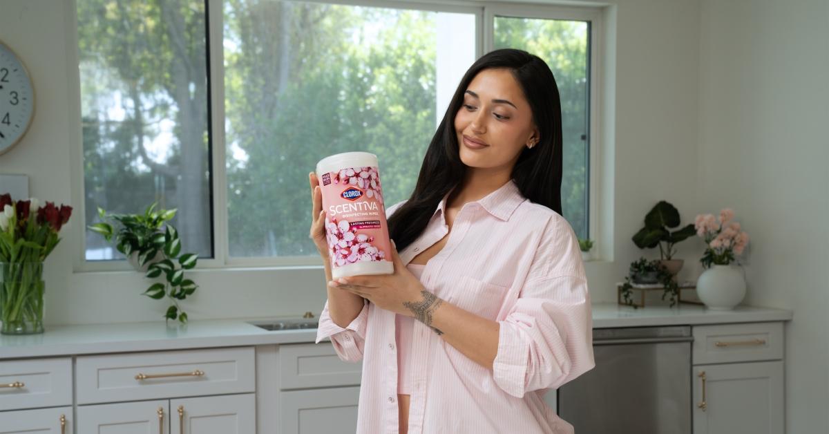 Leah Kateb posing with Clorox Scentiva wipes