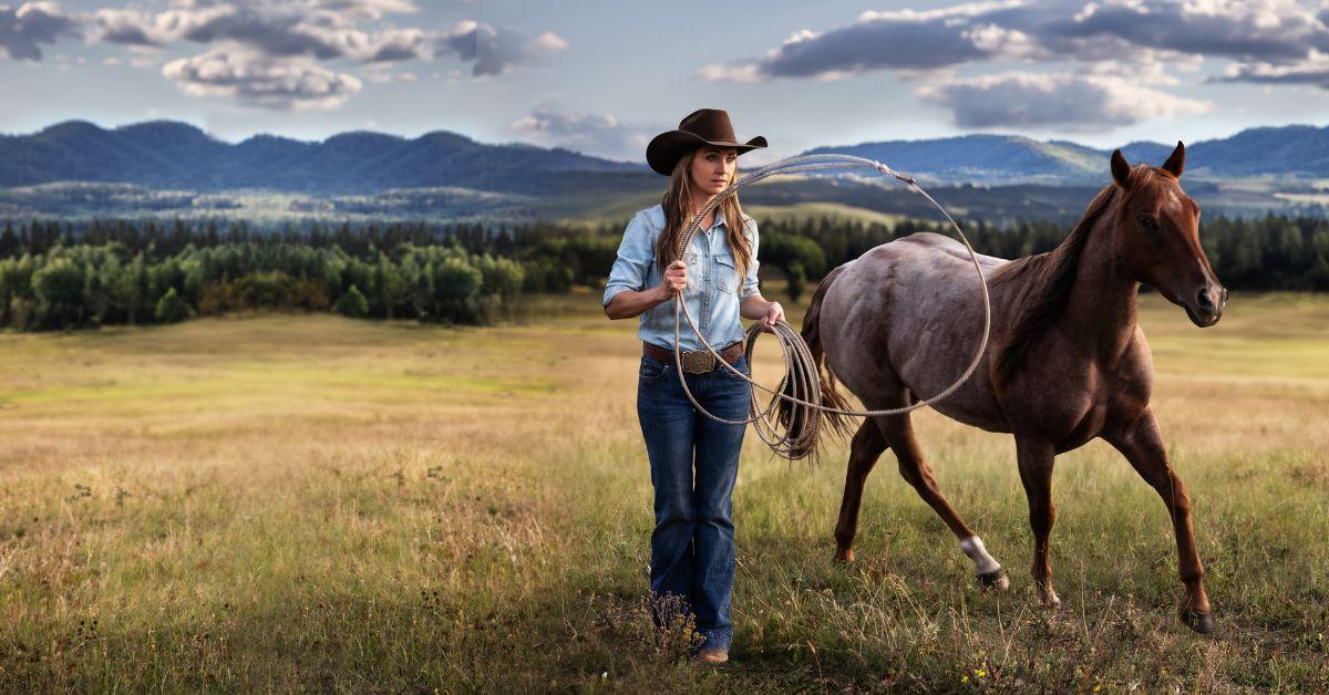 Amber Marshall in 'Heartland' with a horse and a lasso. 
