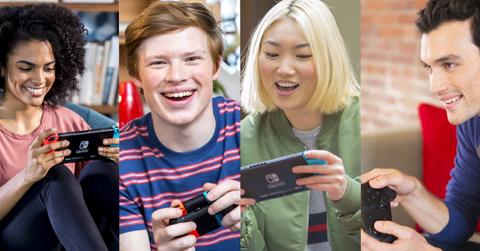 People playing the Nintendo Switch