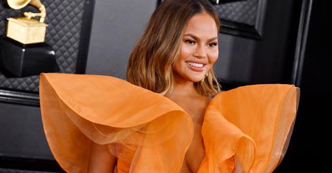 chrissy teigen deleting tweets