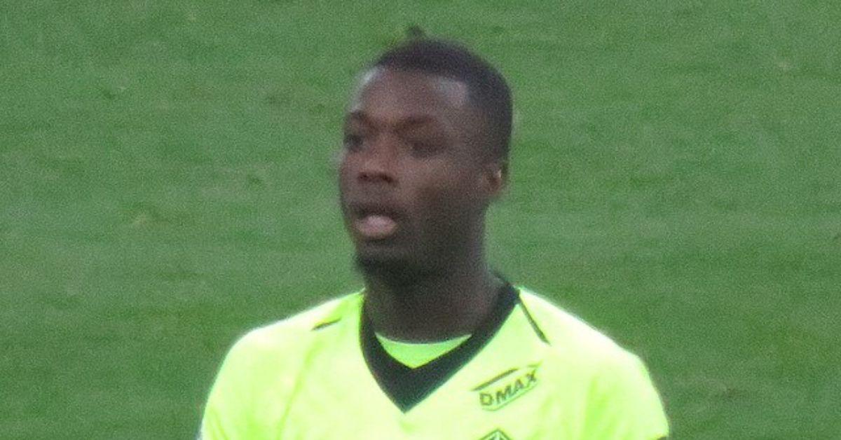 Nicolas Pépé playing for Arsenal.
