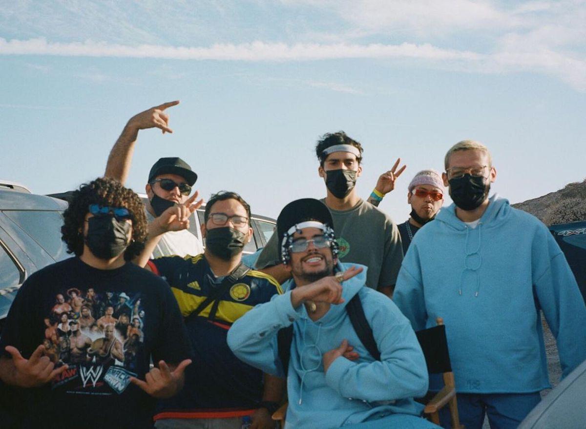 La familia de Bad Bunny, ellos son sus padres y hermanos