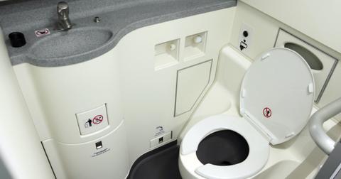 airplane-lavatory-1573059237965.jpg