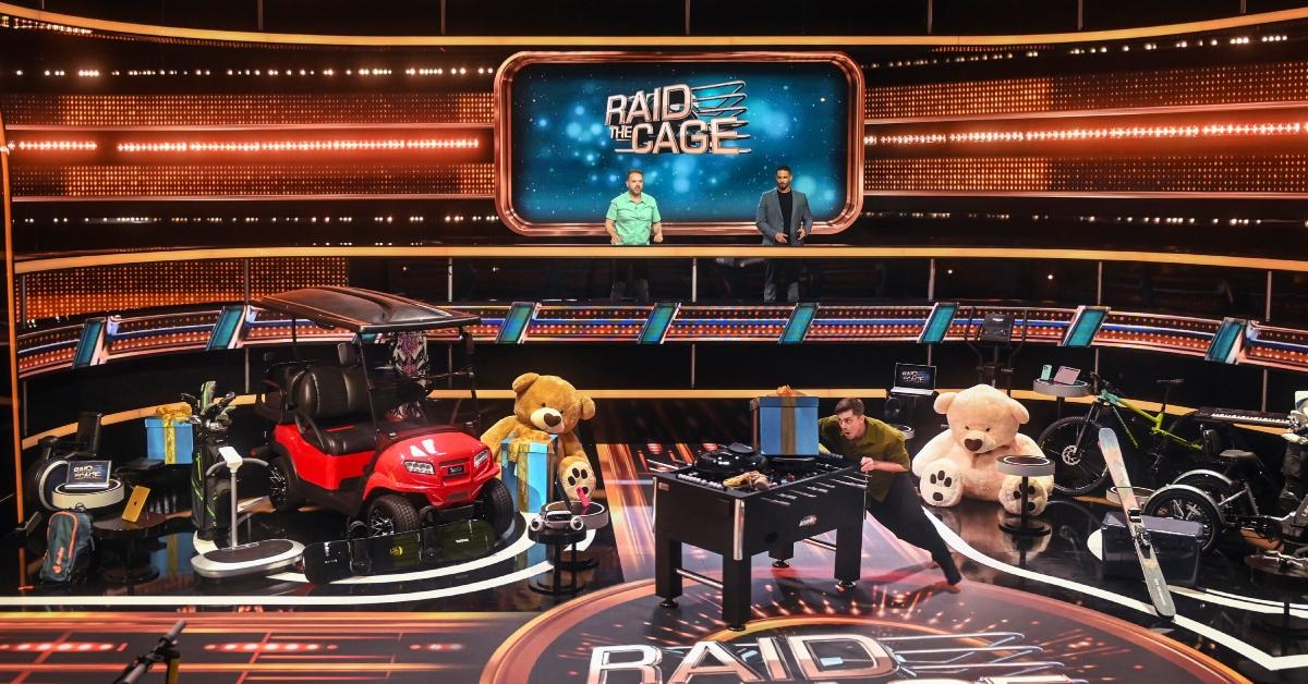 'Raid the Cage' episode “City Slickers vs. Chicken Farmers”