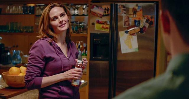 Angela talking to Jay on Animal Kingdom.