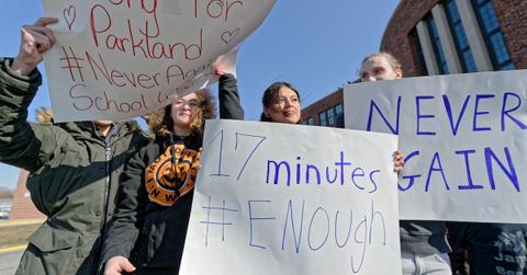 students protesting parkland shooting in 2018