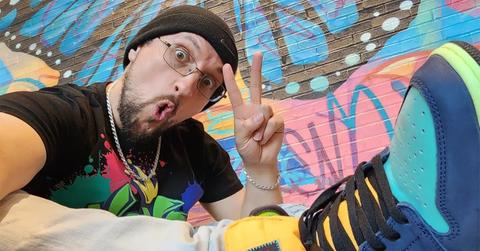 Vincent Carter making a piece sign with a hat on.