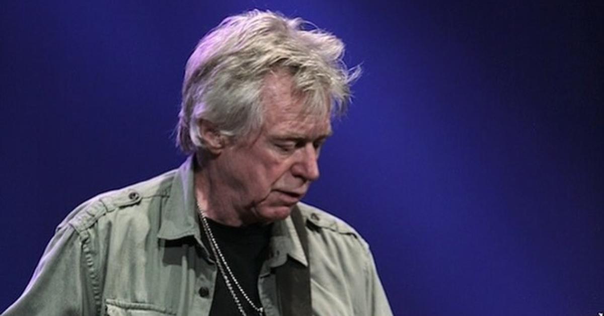Dave Edmunds playing guitar