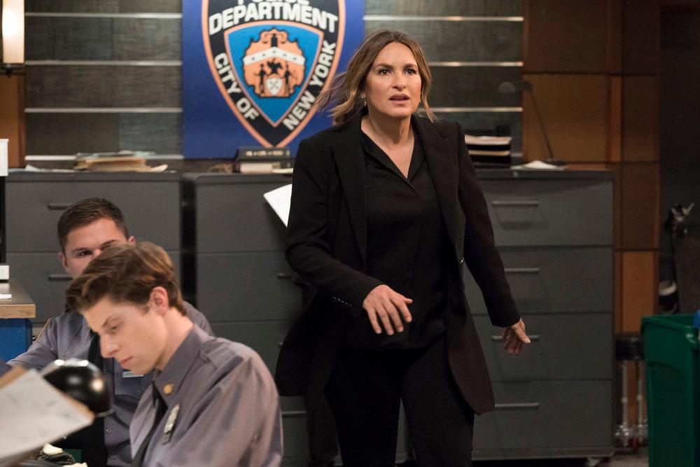 how much do svu detectives make a year