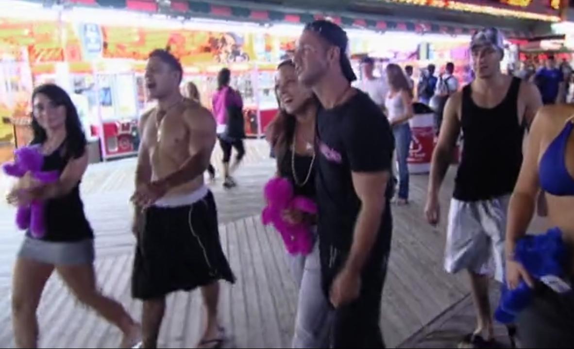 Sammi and Mike get cozy on the boardwalk in the 'Jersey Shore' premiere