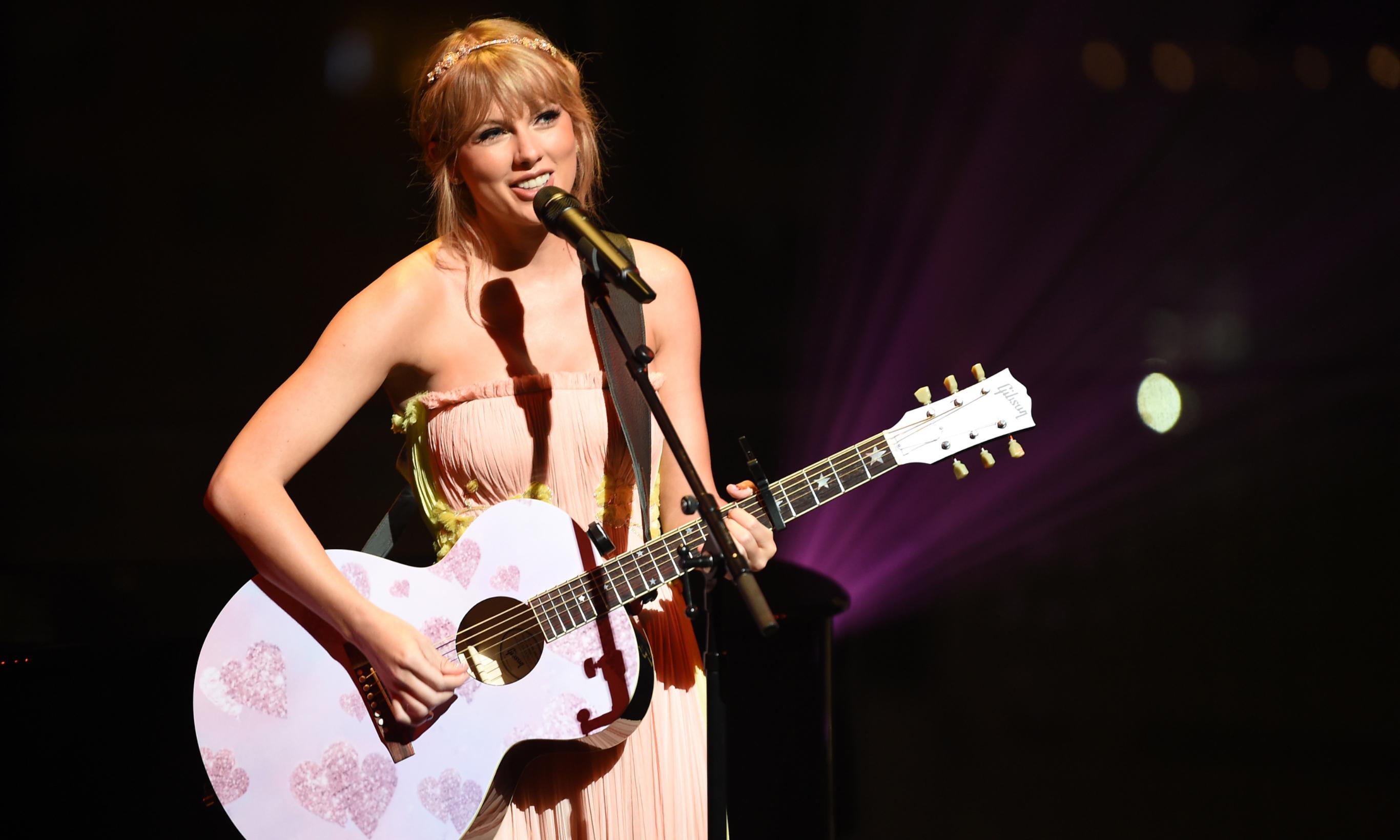 taylor swift holding pink guitar