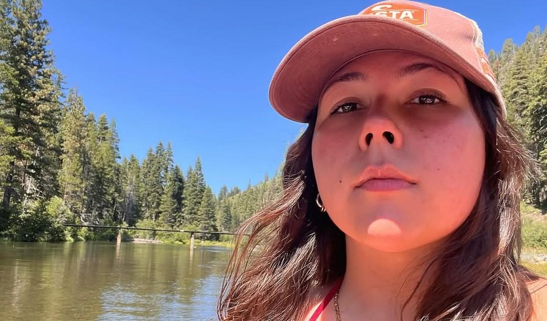 Gigi Perez taking a selfie outside