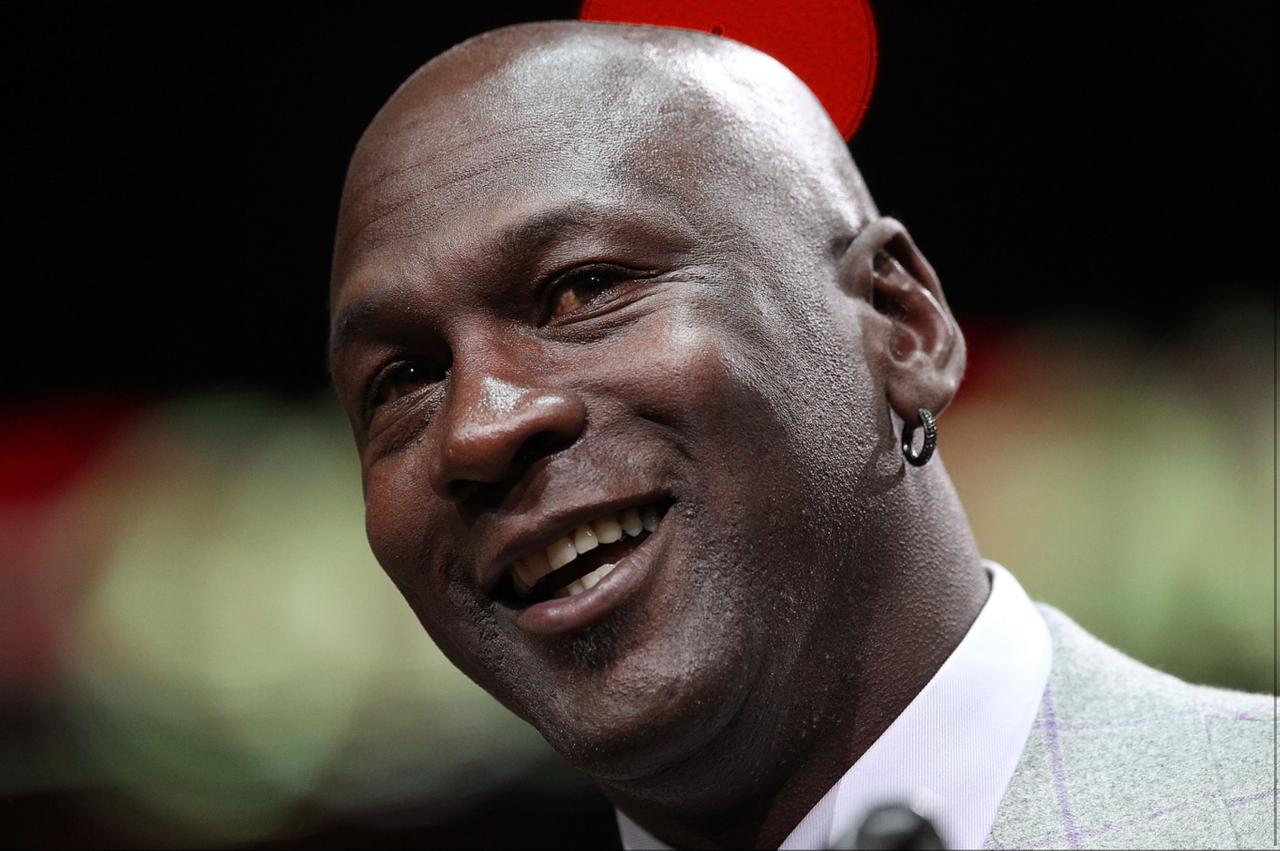 Why Are Michael Jordan’s Eyes Yellow? The Basketball Legend Won’t Say