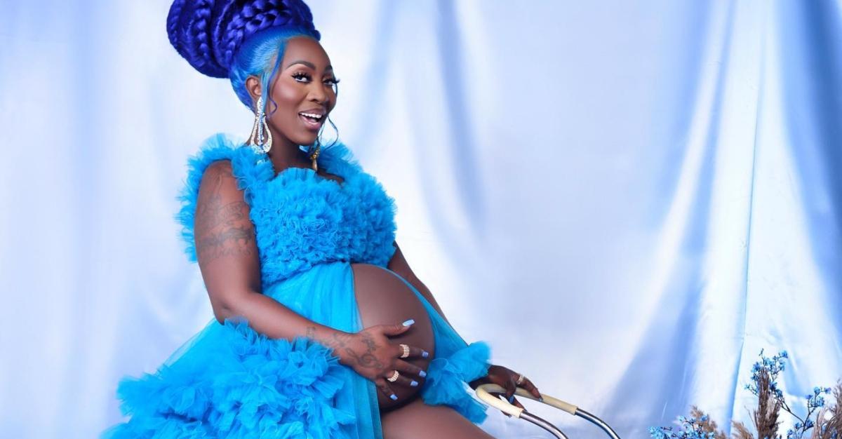 'Love & Hip Hop: Atlanta' star Spice in a blue maternity dress