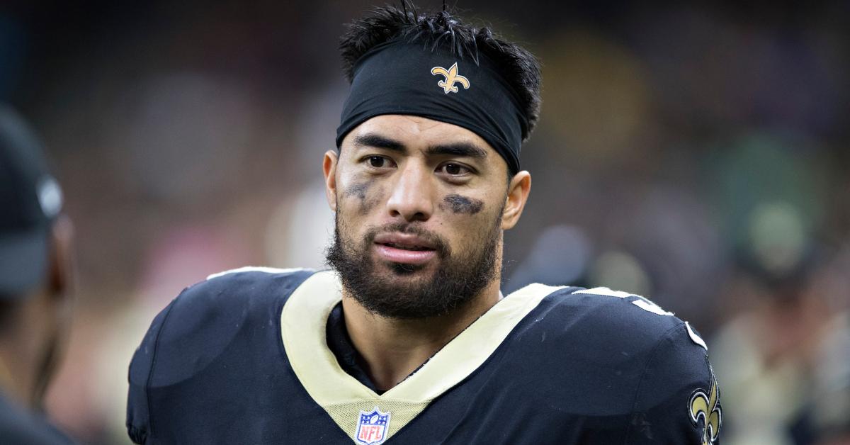 Manti Te'o on the sidelines during a Saints preseason game against the Ravens on Aug. 31, 2017.