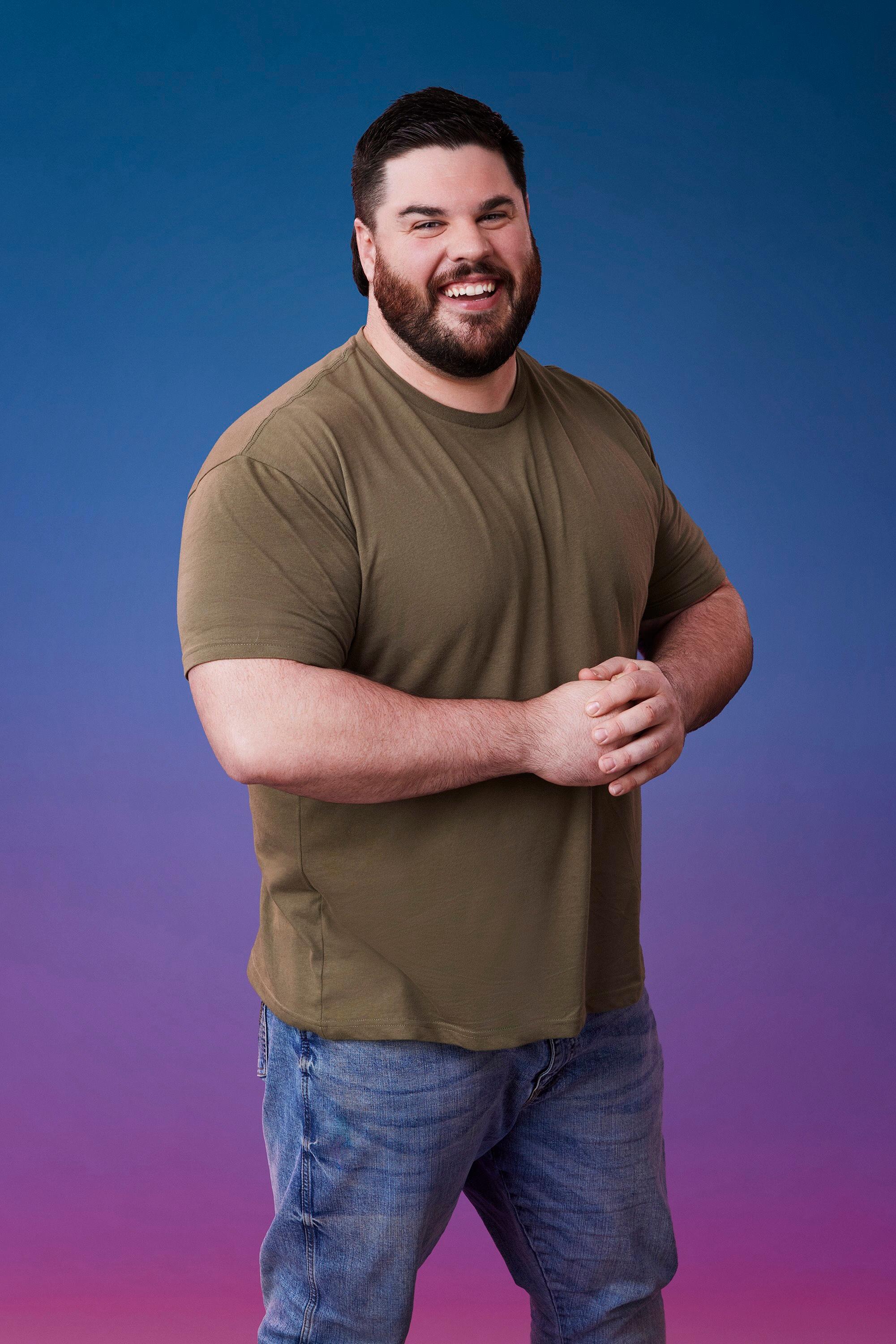 Brett poses in front of a blue-purple ombré background for his official 'The Bachelorette' Season 21 portrait.