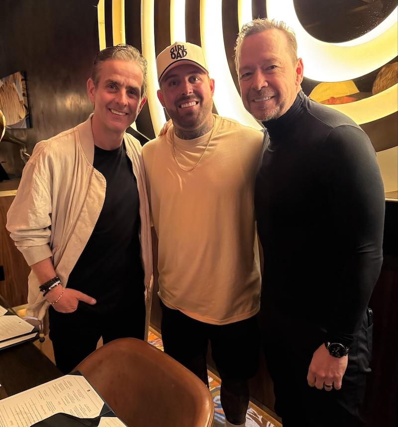 nkotb joey mcintyre donnie wahlberg with former x powerslap champ isaih quinones barrys prime circa las vegas
