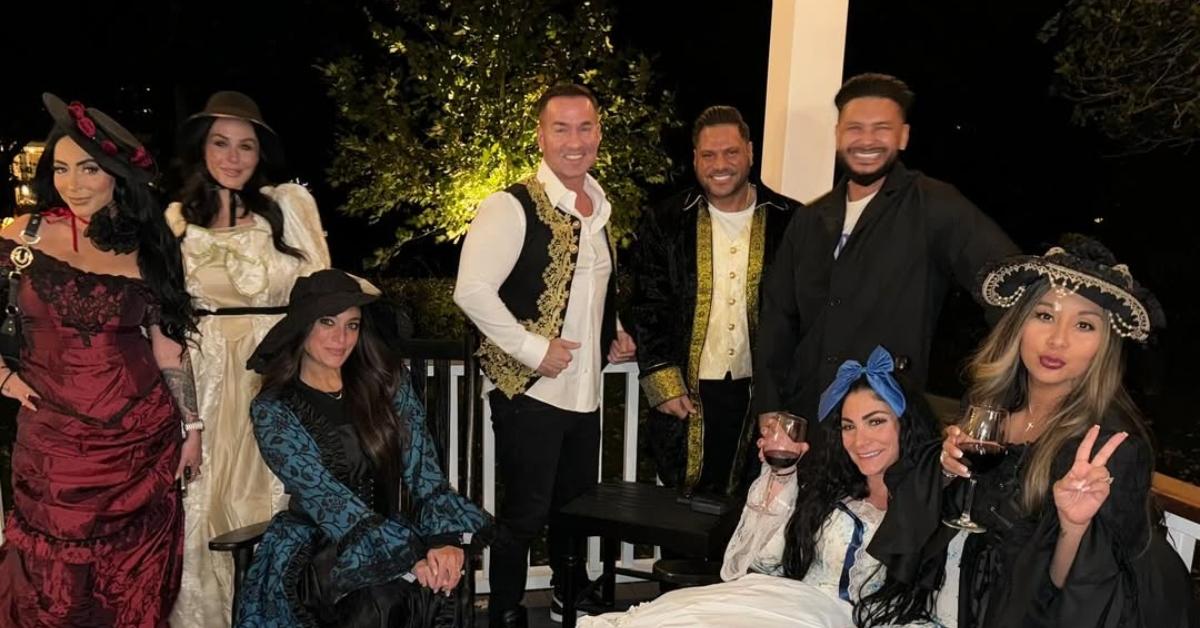 (l-r): Angelina Pivarnick, Jenni "JWOWW" Farley, Sammi "Sweetheart" Giancola, Mike "The Situation" Sorrentino, Ronnie Ortiz-Magro, Paul "Pauly D" Delvecchio, Deena Cortese, and Nicole "Snooki" Polizzi
