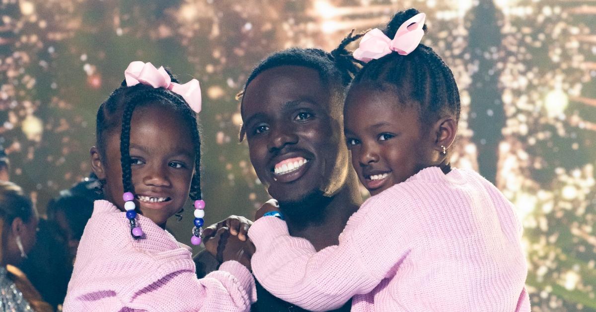 (l-r): Jamal Roberts and his daughters.