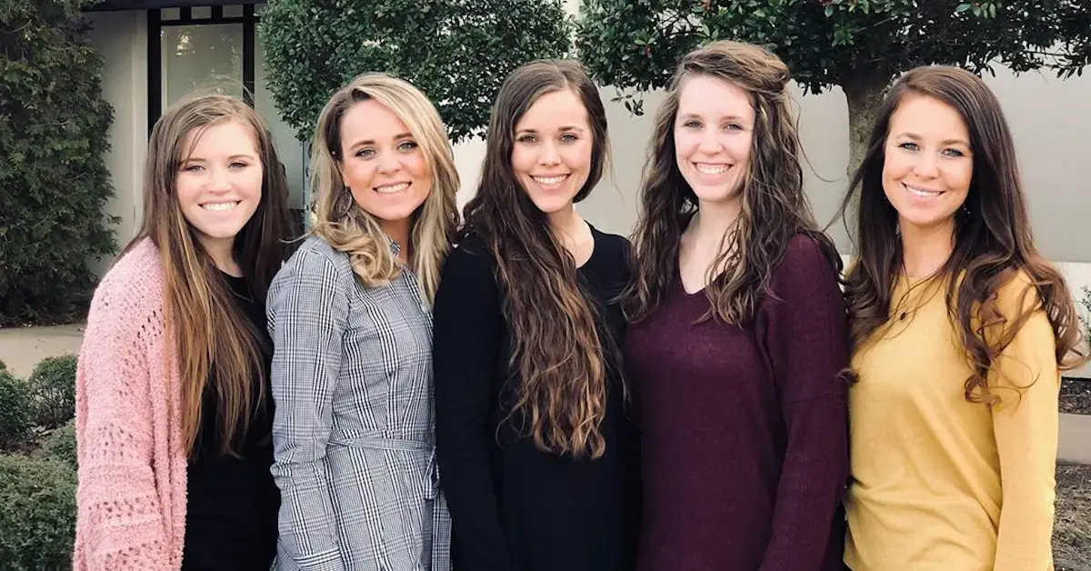 The Duggar sisters smiling