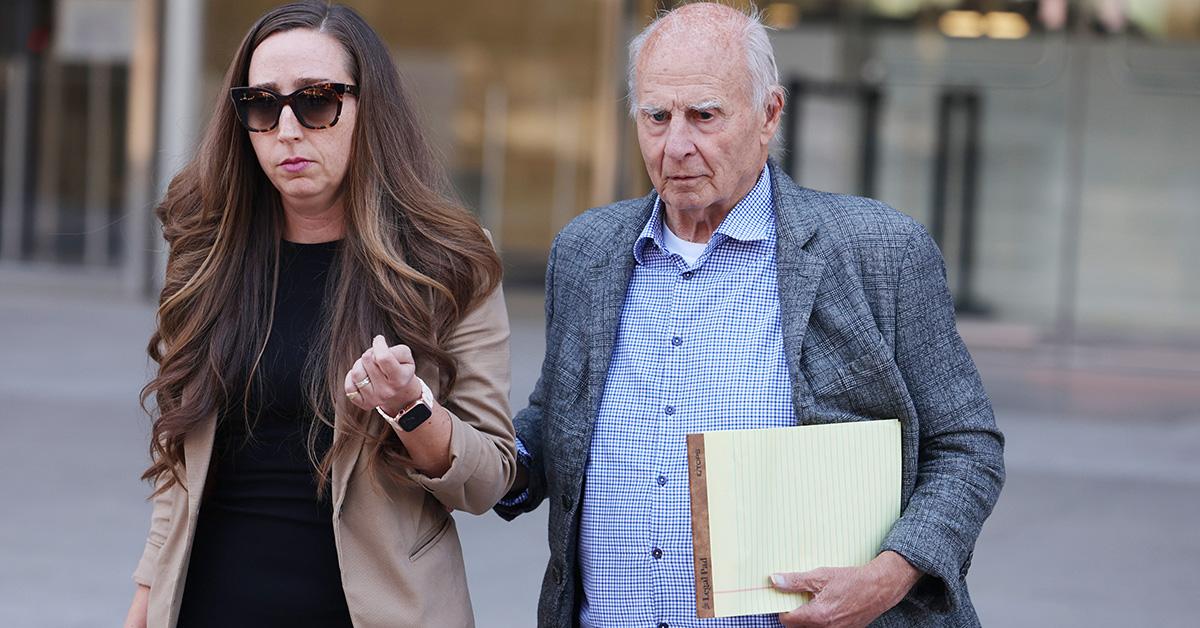 Tom Girardi leaving the courthouse after his guilty verdict with a public investigator. 