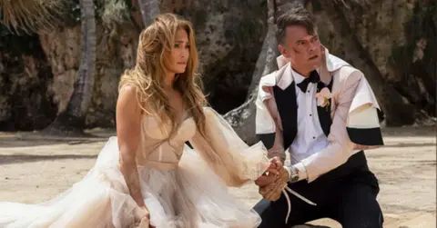 Darcy Rivera (Jennifer Lopez) and Tom Fowler (Josh Duhamel) in 'Shotgun Wedding'
