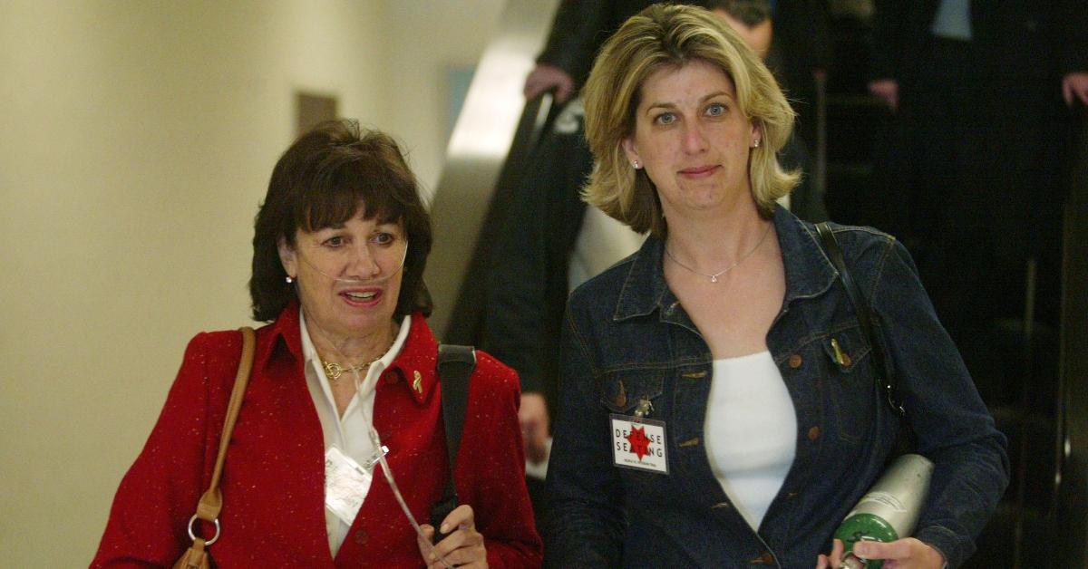 Jackie Peterson (L), mother of convicted double-murderer Scott Peterson, arrives with her daughter-in-law Janey Peterson at the San Mateo County Superior Courthouse