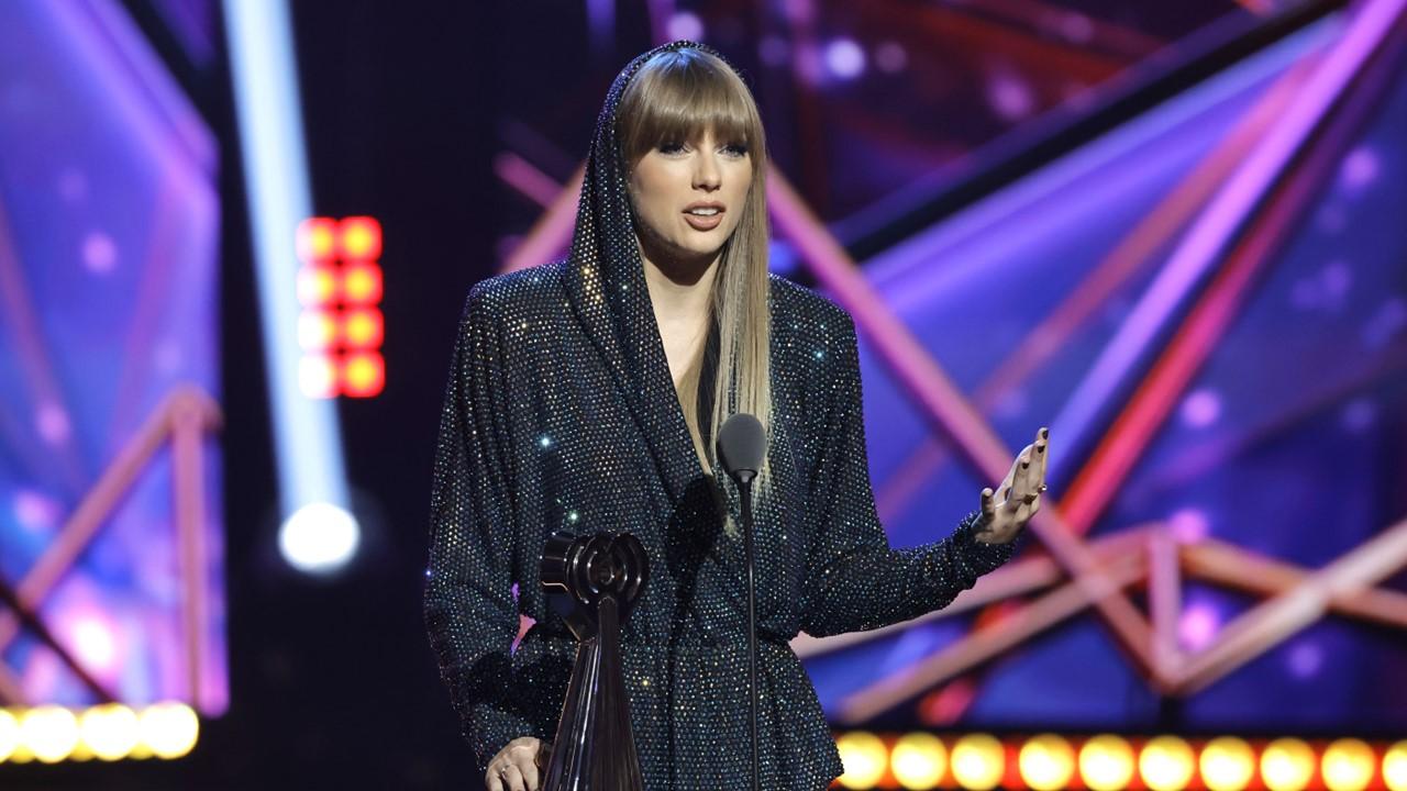 Taylor Swift accepting an award at the 2023 iHeartRadio Music Awards on March 27, 2023