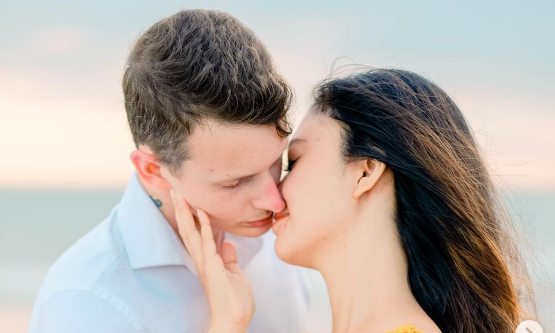 Sam and Citra kissing on the beach