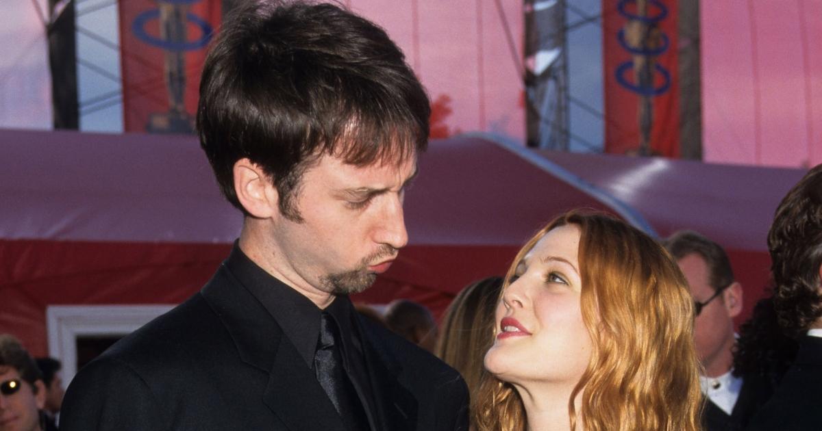 Tom Green and Drew Barrymore during 72nd Annual Academy Awards - Arrivals at Shrine Auditorium in Los Angeles