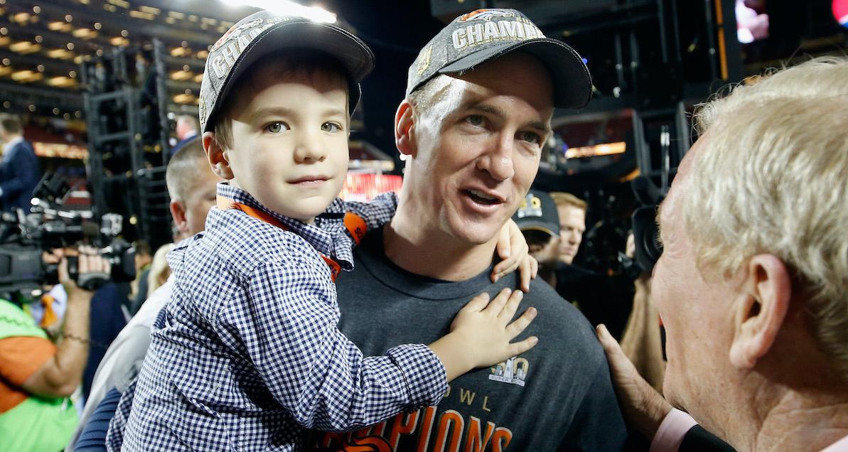 Peyton Manning's recruitment follows in wake of father Archie