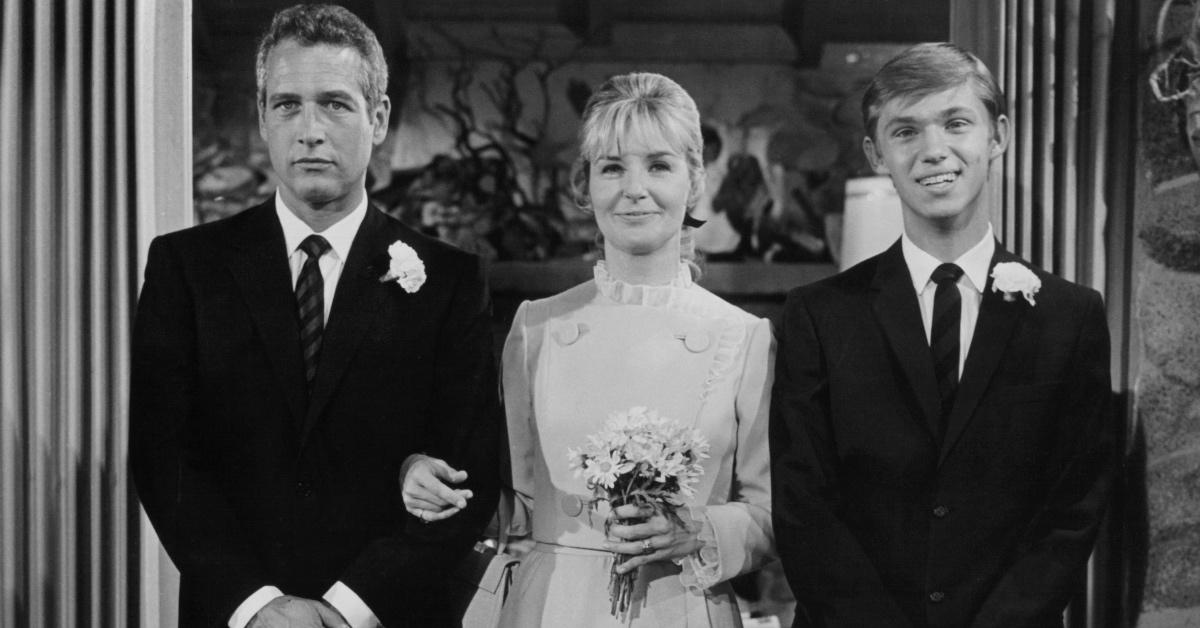 Paul Newman and Joanne Woodward get married.