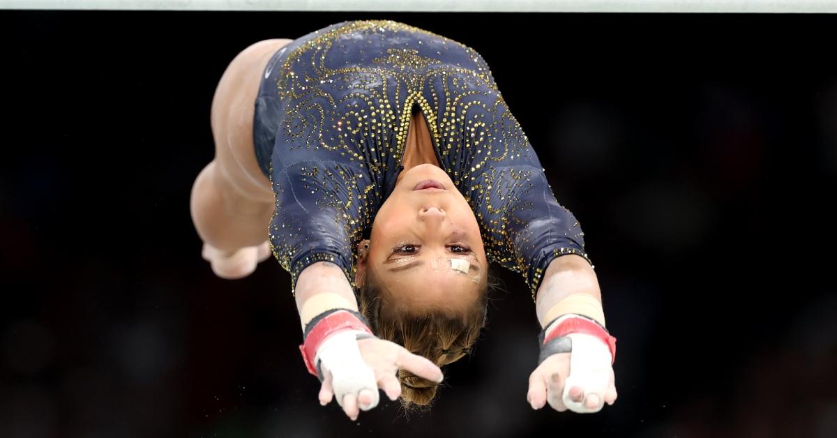 Flavia Saraiva doing a flip